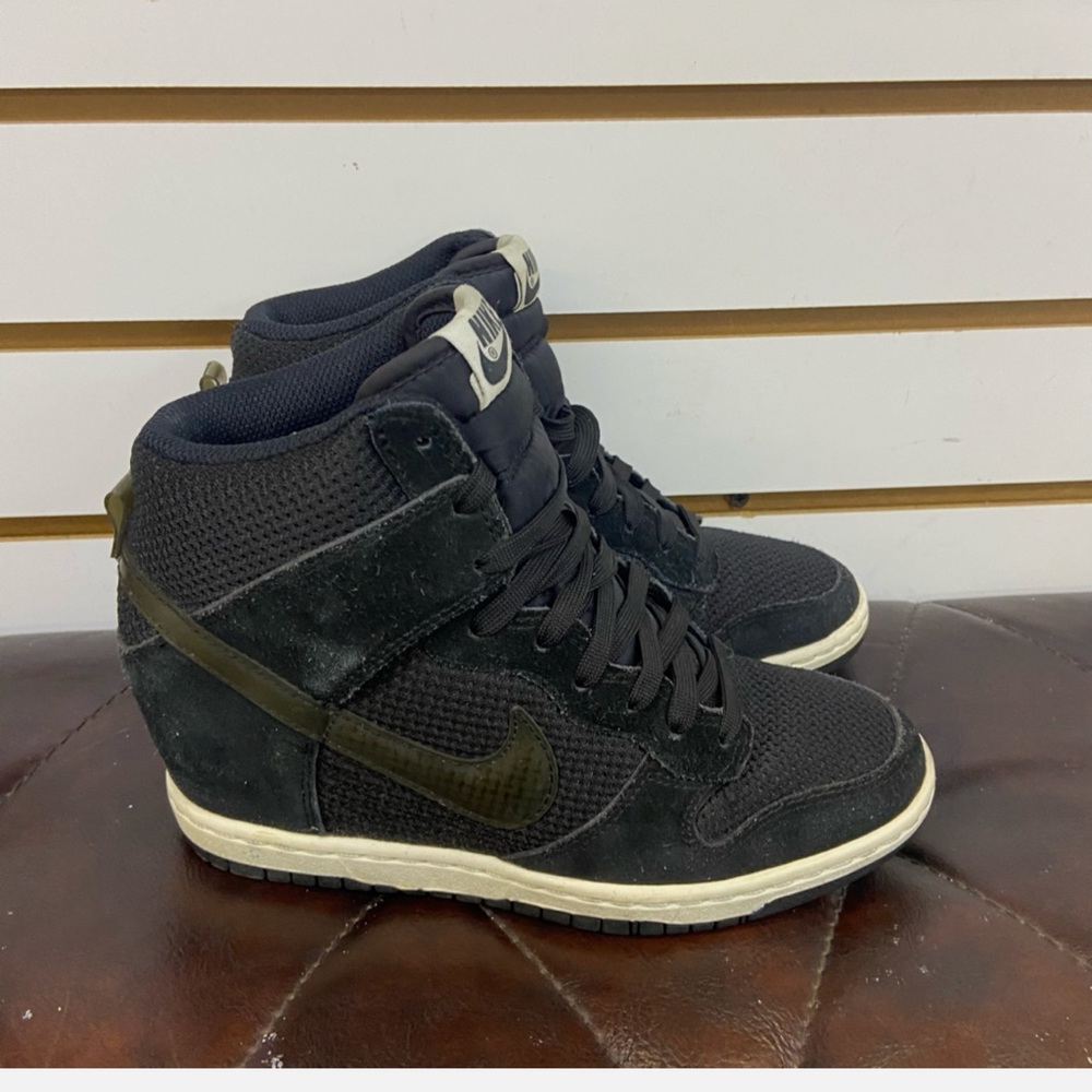 Size 5.5 - Nike Dunk Sky High Essential Black - Picture 2 of 7